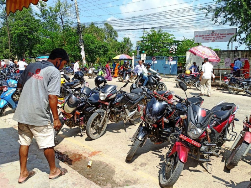 पान, गुट्खा र सुर्तीका पारखीले जनकपुरलाई बनाए कुरुप, मन्दिरदेखि सरकारी कार्यालयका भित्ता पनि रातै